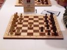 Правда если Ананд мог использовать в сеансе всю мощь своей дебютной подготовки, то Александре пришлось творить. Ведь она играла Chess960-Simultan.